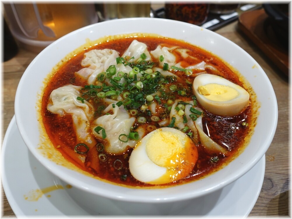 広州市場田町店 麻辣雲呑麺