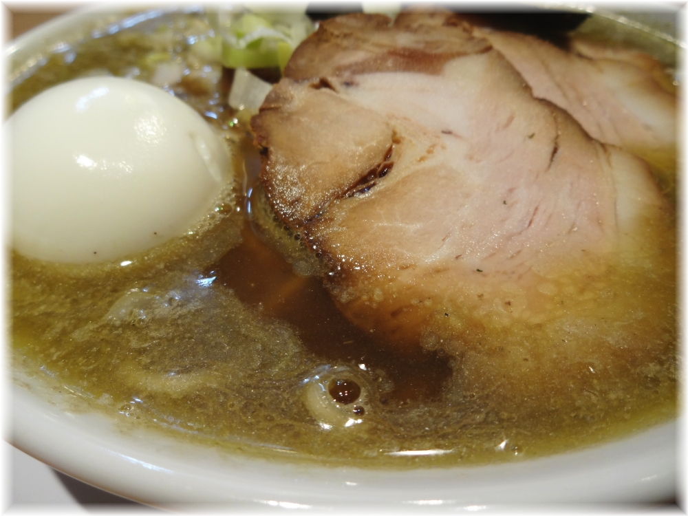 つじ田奥の院 煮干蕎麦(上)のスープ