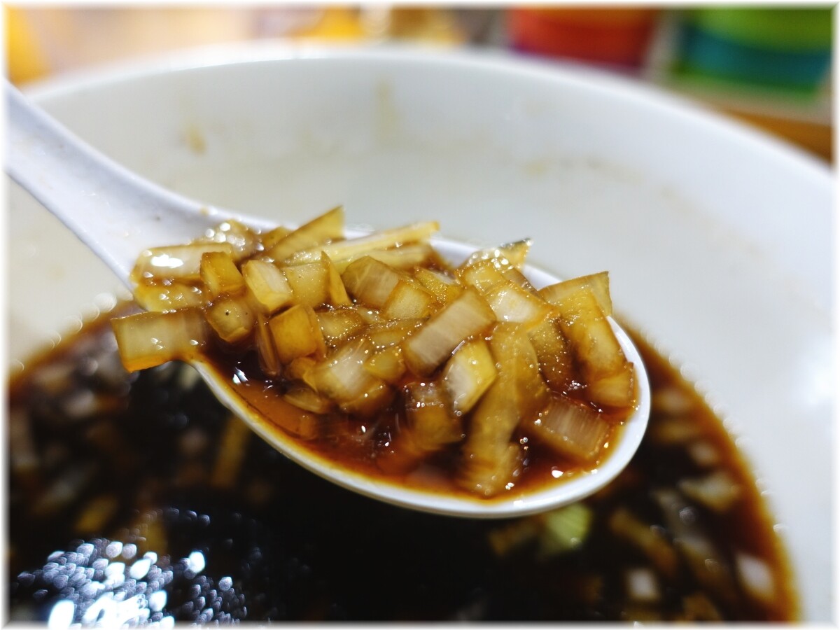 ラーメンラブル 竹岡式ラーメン玉ねぎ増しの玉ねぎ