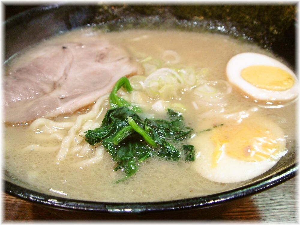とんこつ麺砂田 らーめん+玉子の具