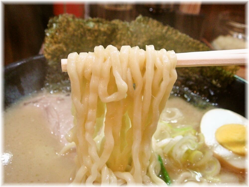 とんこつ麺砂田 らーめんの麺