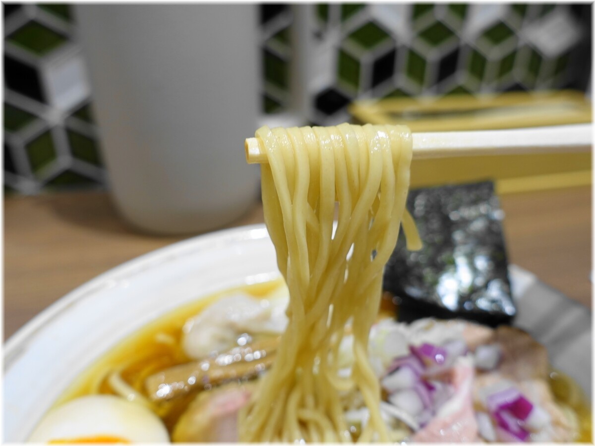 麦苗室町 醤油らあめんの麺