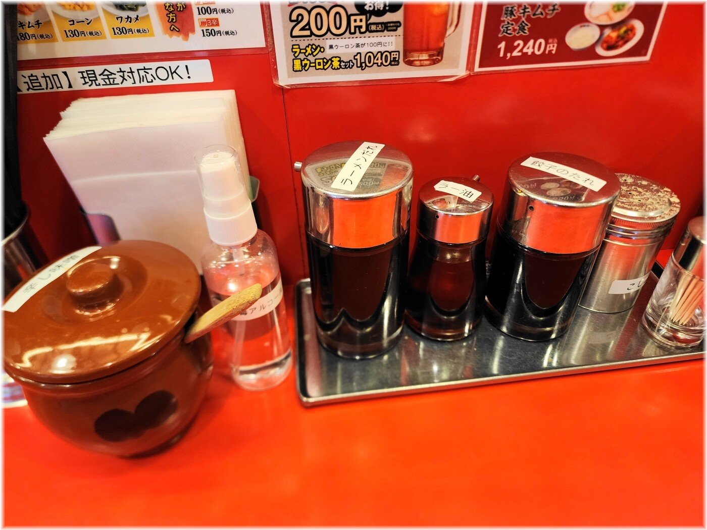 天下一品田町店18 卓上の調味料等