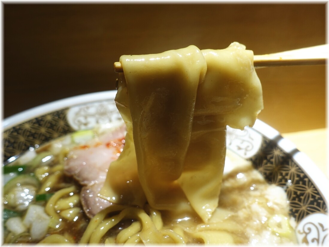 凪西新宿7丁目店 すごい煮干ラーメン+鬼油のいったん麺