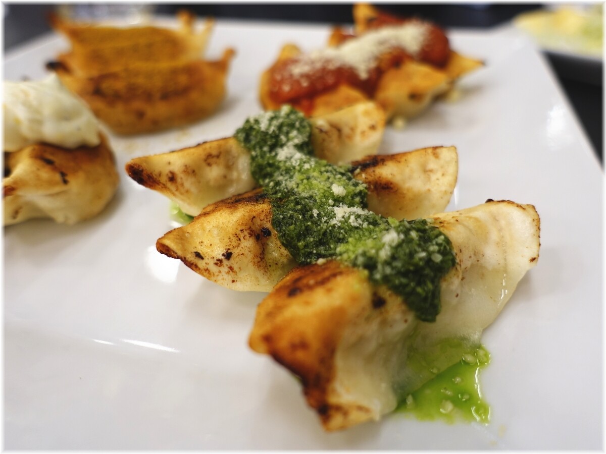 餃子の味よし渋谷道玄坂店 バジリコソース