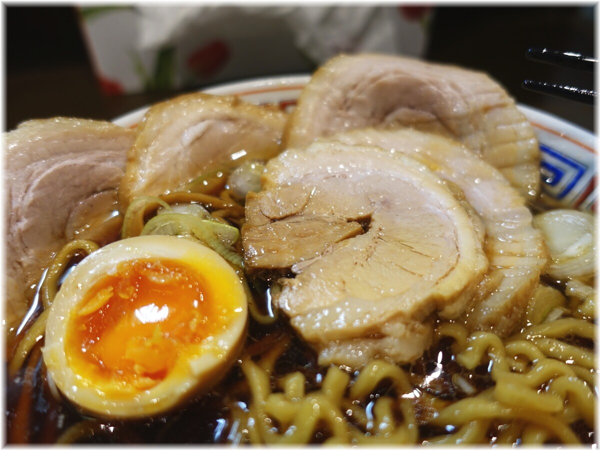丸中華そば 肉中華そばに味玉の具3