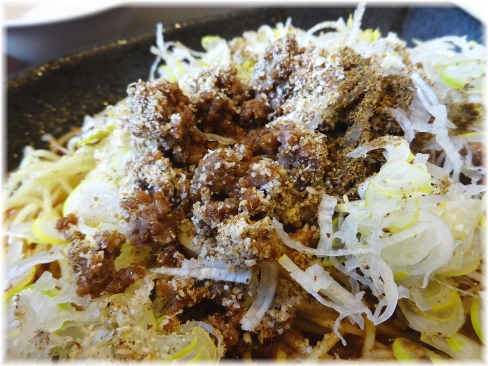 無奏天生 汁無し担々麺の具
