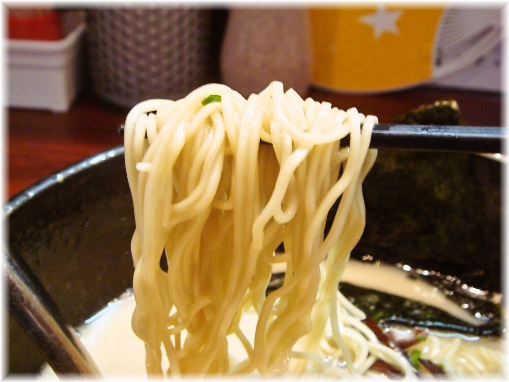 突破者 突破麺(白)の麺