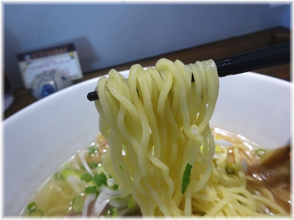 どんぐり 二代目塩らーめんの麺