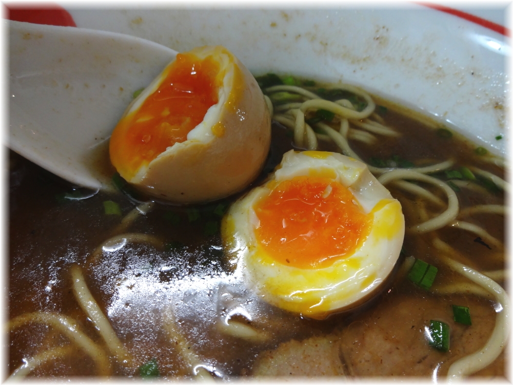 自家製麺SHIN 味玉らーめんの味玉