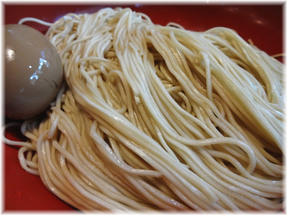 イツワ製麺所食堂 セロリつけ麺の麺