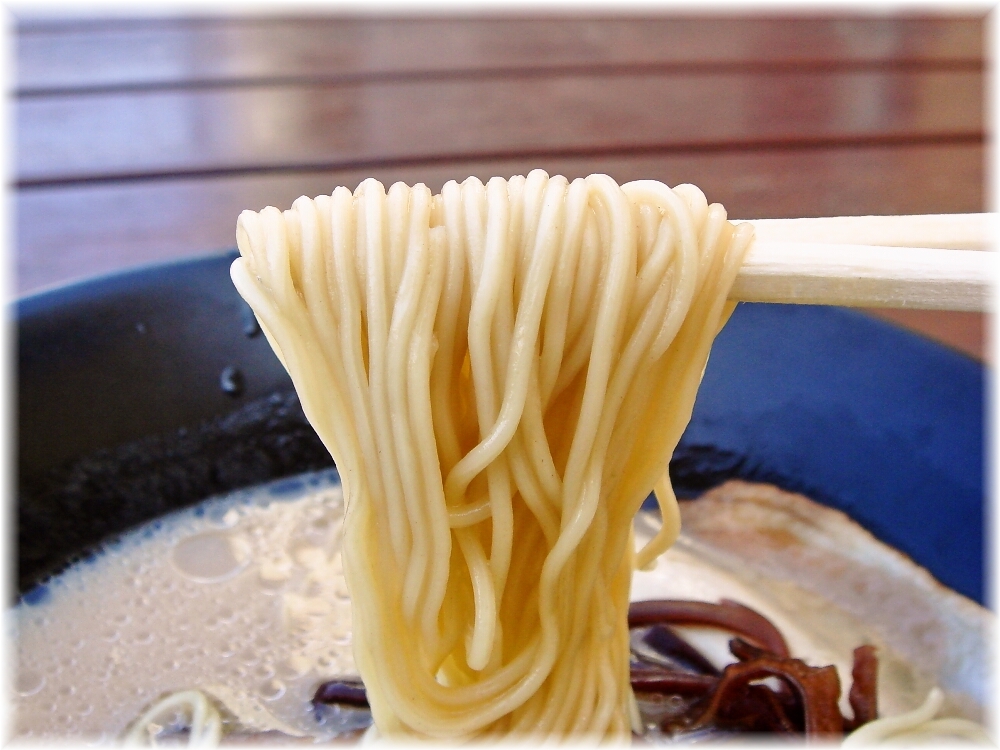 博多豚骨 らーめん二男坊 二男坊らーめんの麺
