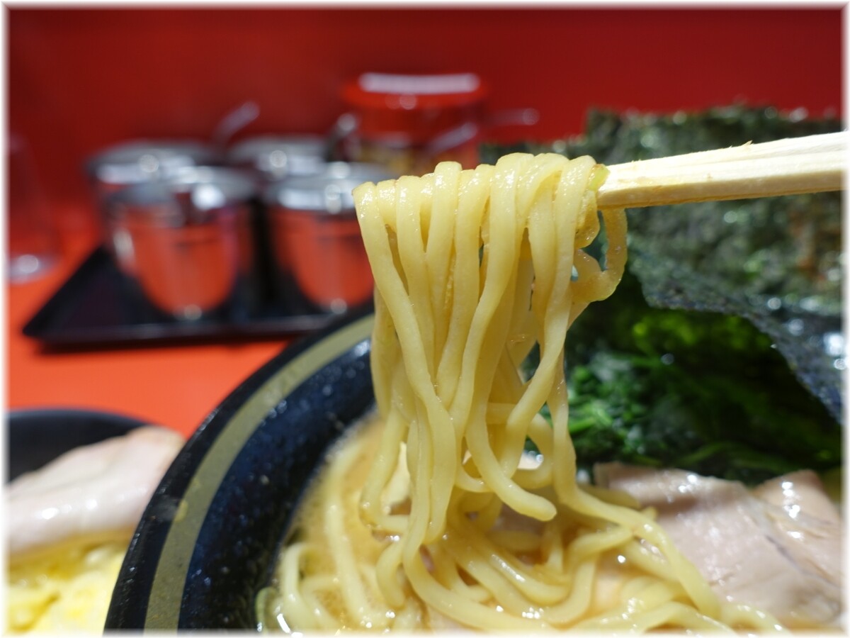 環2家蒲田店 チャーシューメン(並)の麺