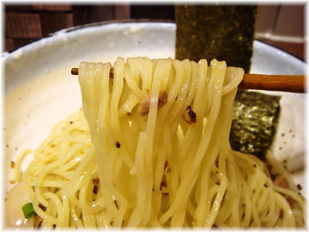 麺場ながれぼし 塩あえそばたまご入りの麺