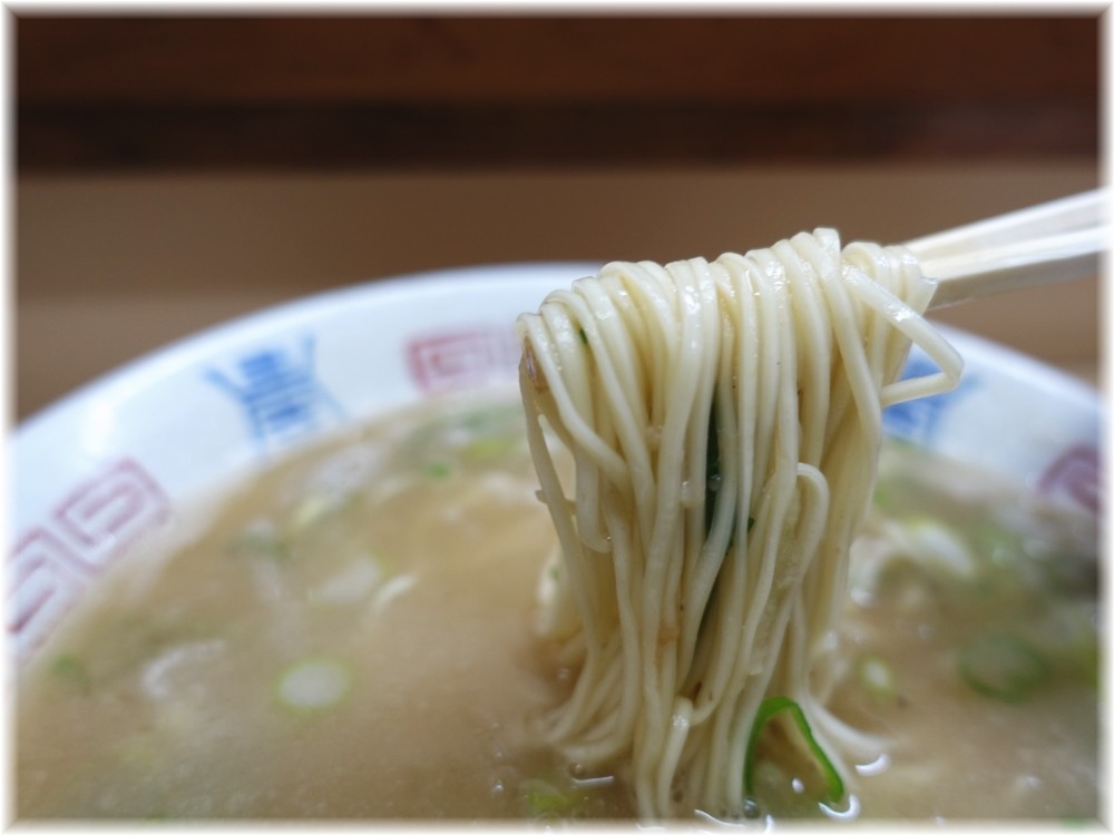 八ちゃんラーメン4 ラーメンの麺