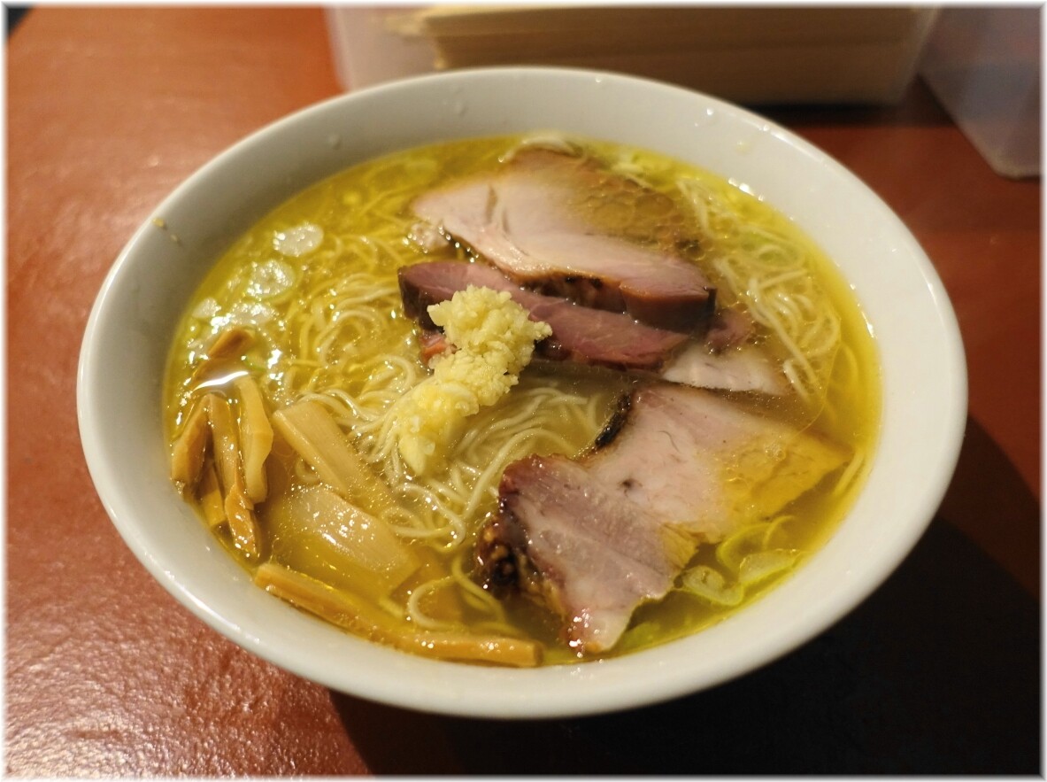 凛渋谷店2 細麺塩にハーフ炭火焼豚