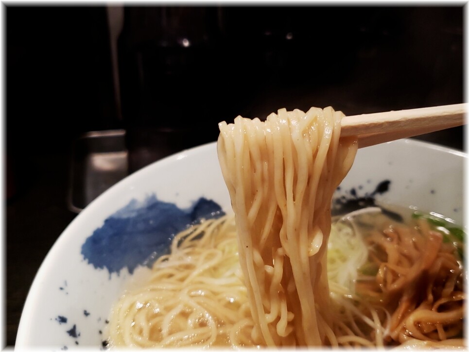 三歩一 鶏そばの麺