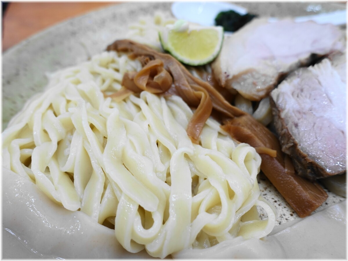 和渦製麺 手打ち式平打ち麺