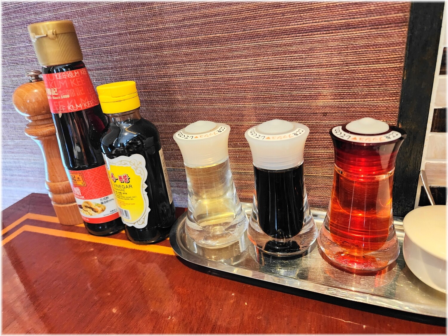 頤和園霞ヶ関店 卓上の調味料等