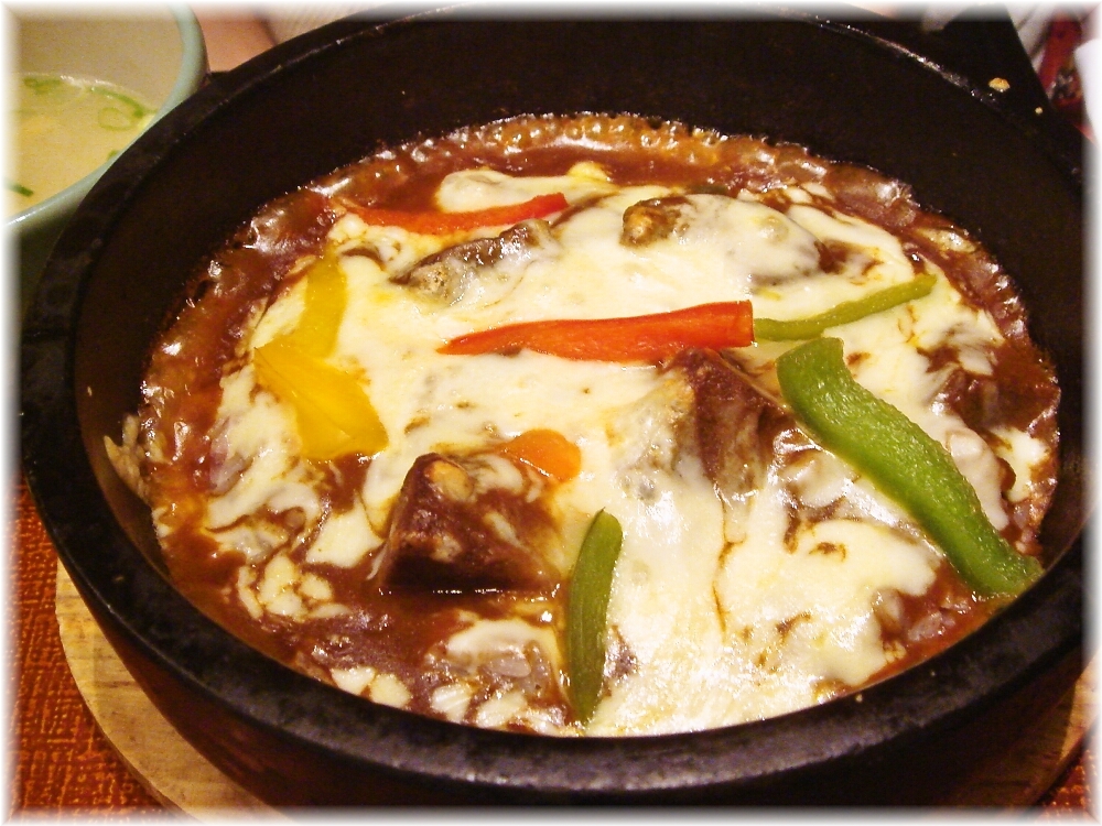 うまやゆめタウン博多店 厚切り牛タンのチーズカレー