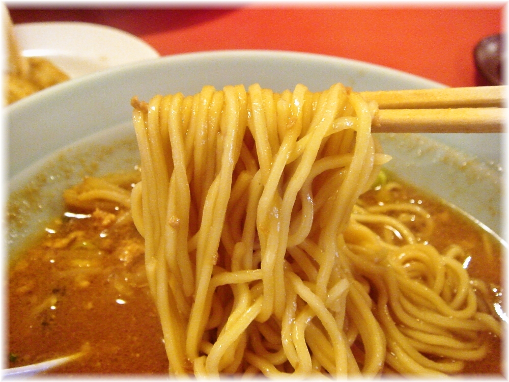 中華しんちゃん 味噌ラーメンの麺
