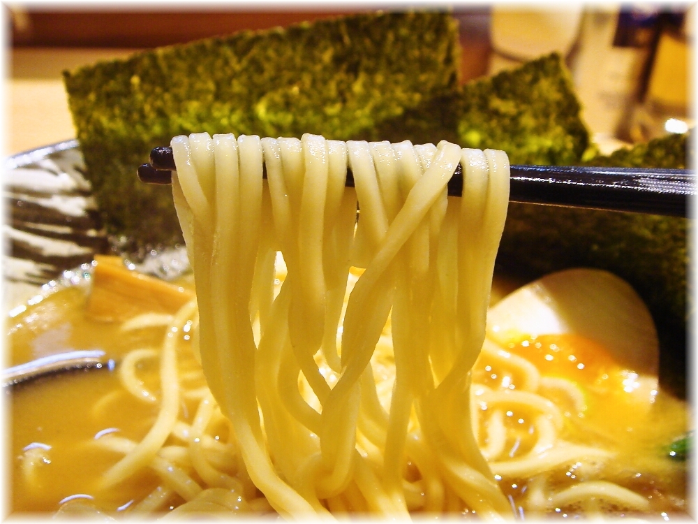 麺屋みちしるべ 特製中華そばの麺