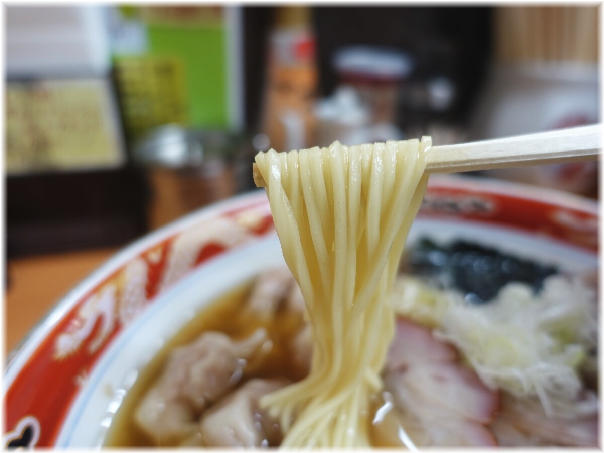 かづ屋 チャーシューワンタンメンの麺