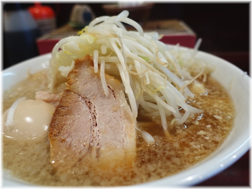 ゴリラーメン ミニラーメンに味玉の具