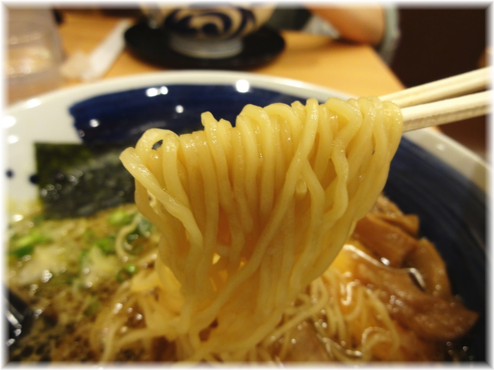 麺処直久 コク旨醤油らーめんの麺