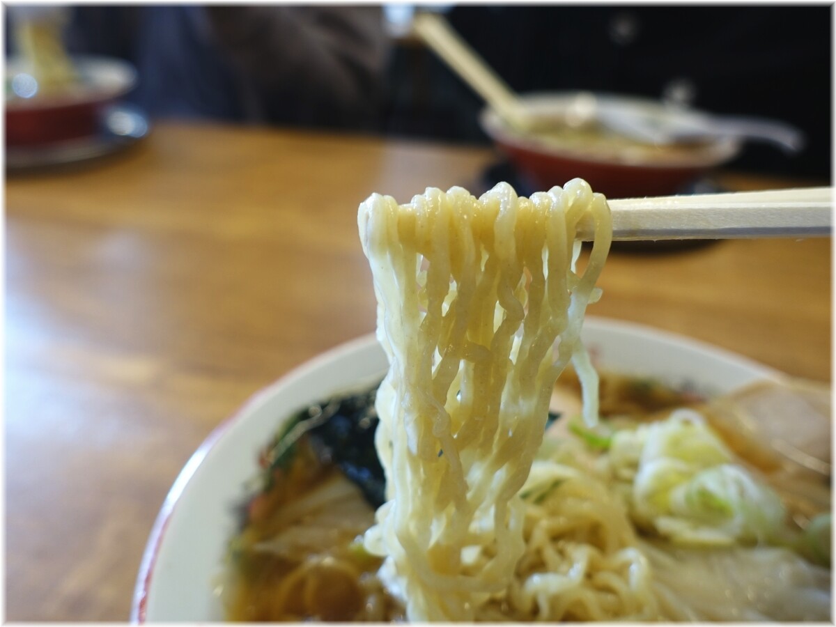 酒田ラーメン照月 ワンタンメン(小)の麺