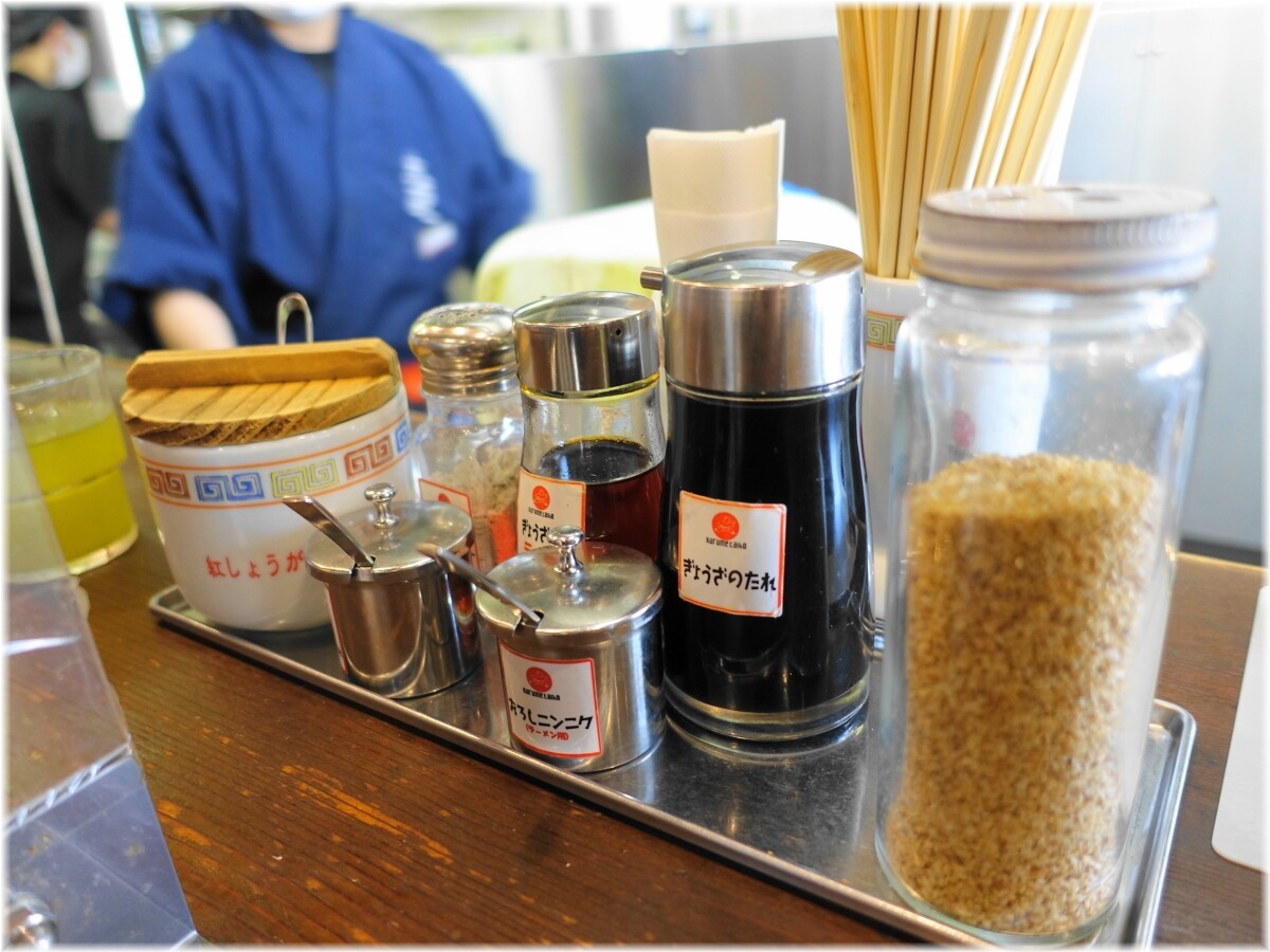大砲ラーメン本店 卓上の調味料