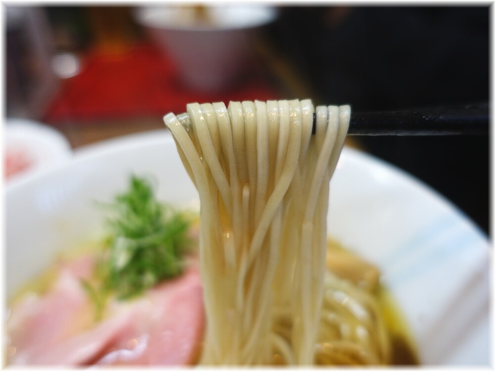 神保町黒須 塩蕎麦の麺