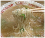 八ちゃん薬院店 ラーメンの麺