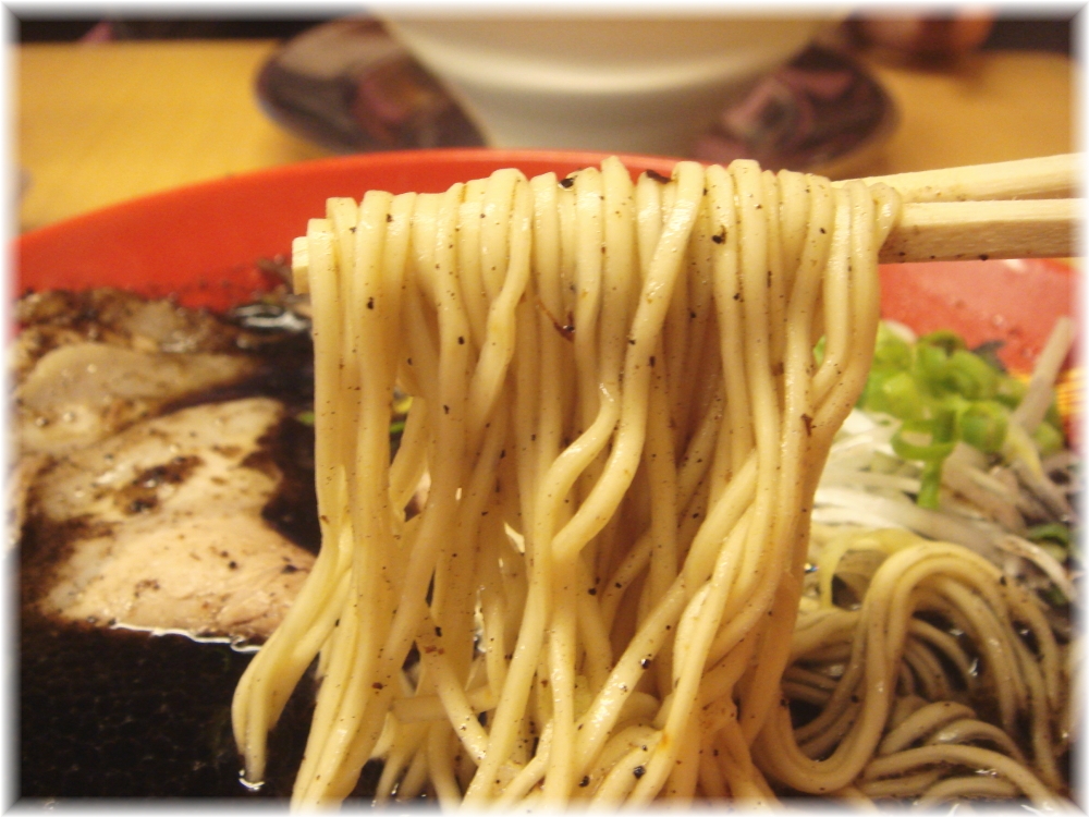 博多一幸舎 博多本店2 ラーメン黒の麺