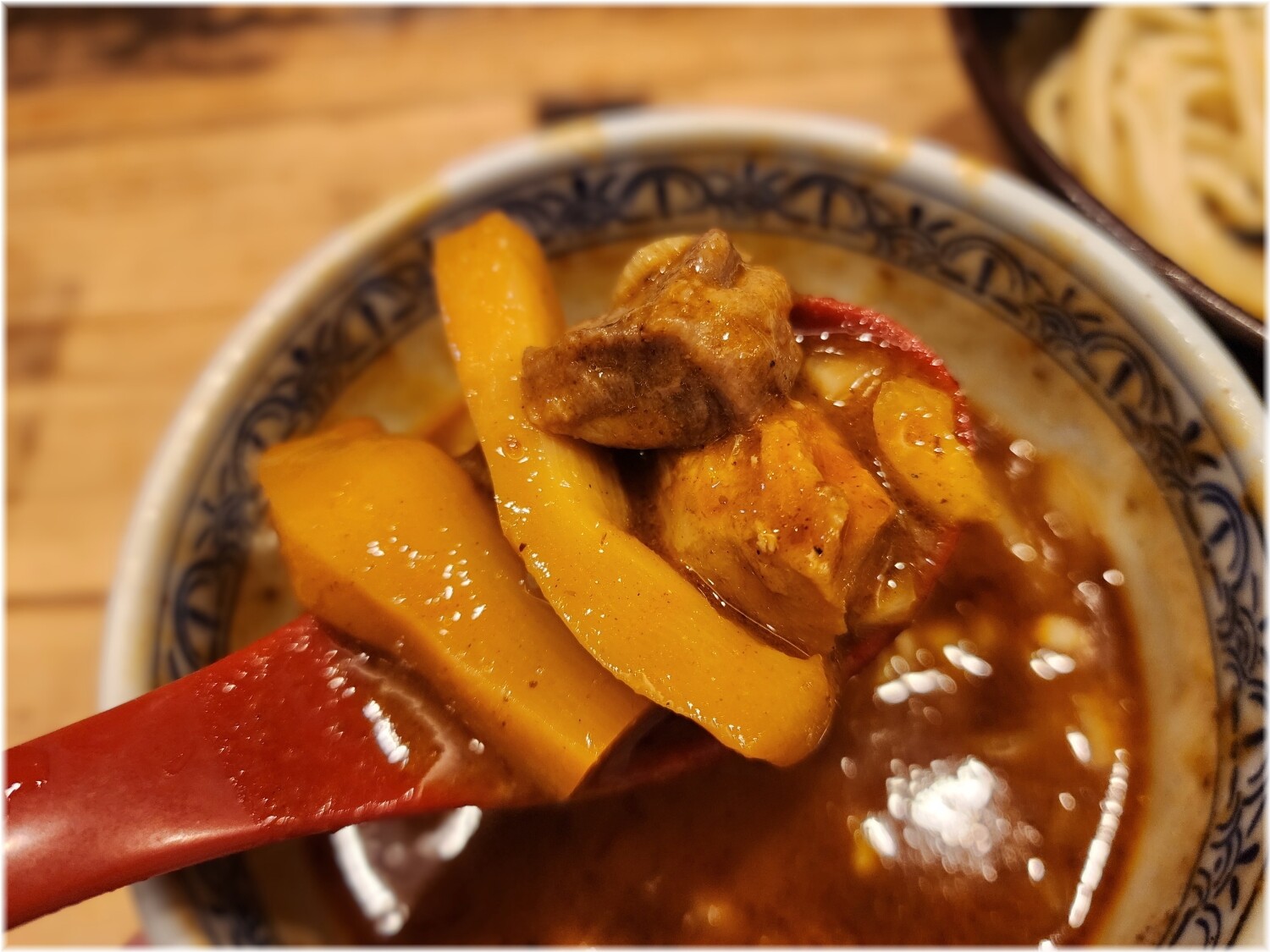 三田製麺所18 濃厚海老つけ麺のつけ汁の具