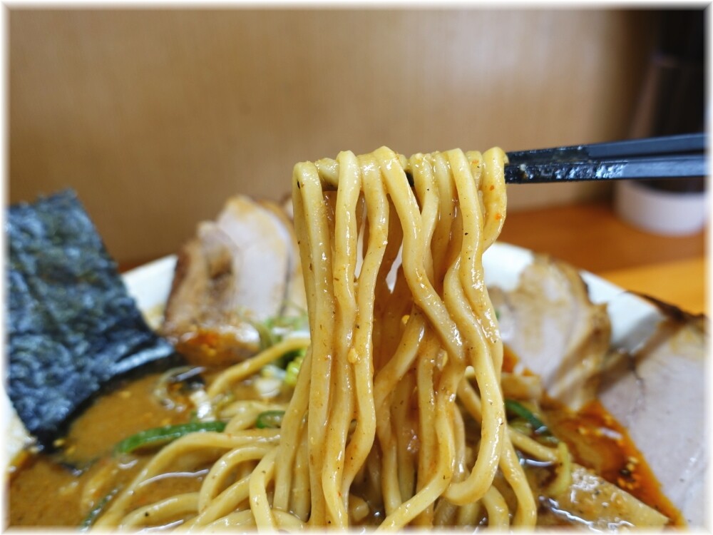 福は内新宿曙橋店 酸辣麺肉増しの麺