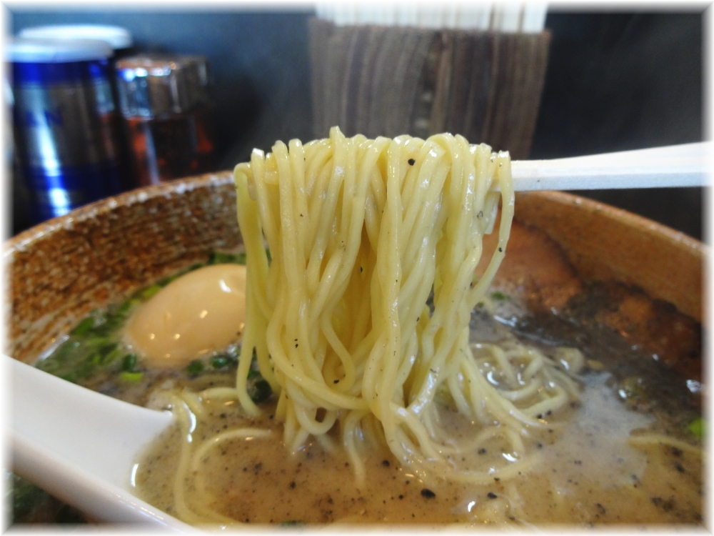 たまぞう 味玉豚麺の麺