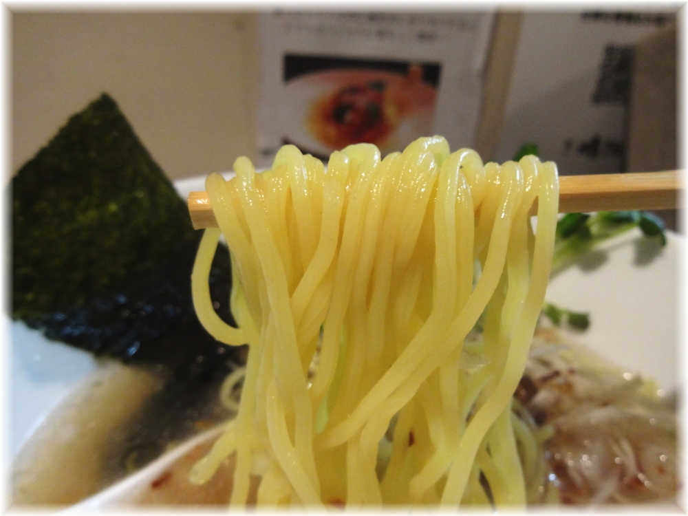 麺や勝治 青唐辛痛麺の麺