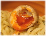 まとい つけめんの味付玉子