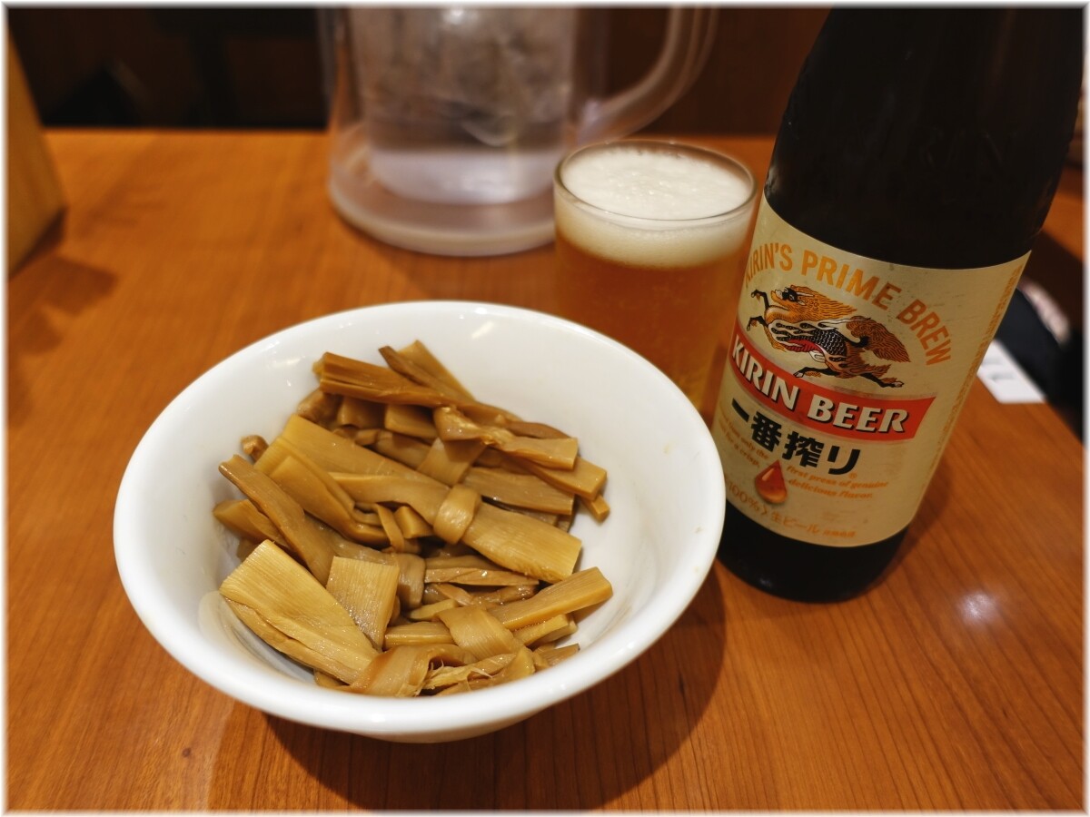 ひらこ屋TRS店2 ニボ出汁メンマの燻製にビール