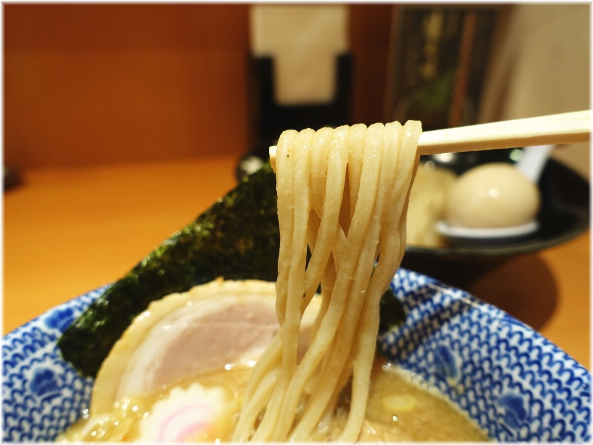 六厘舎 特製朝つけめんの麺2