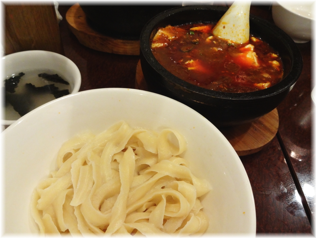 味覚 頂天石焼麻婆刀削麺2