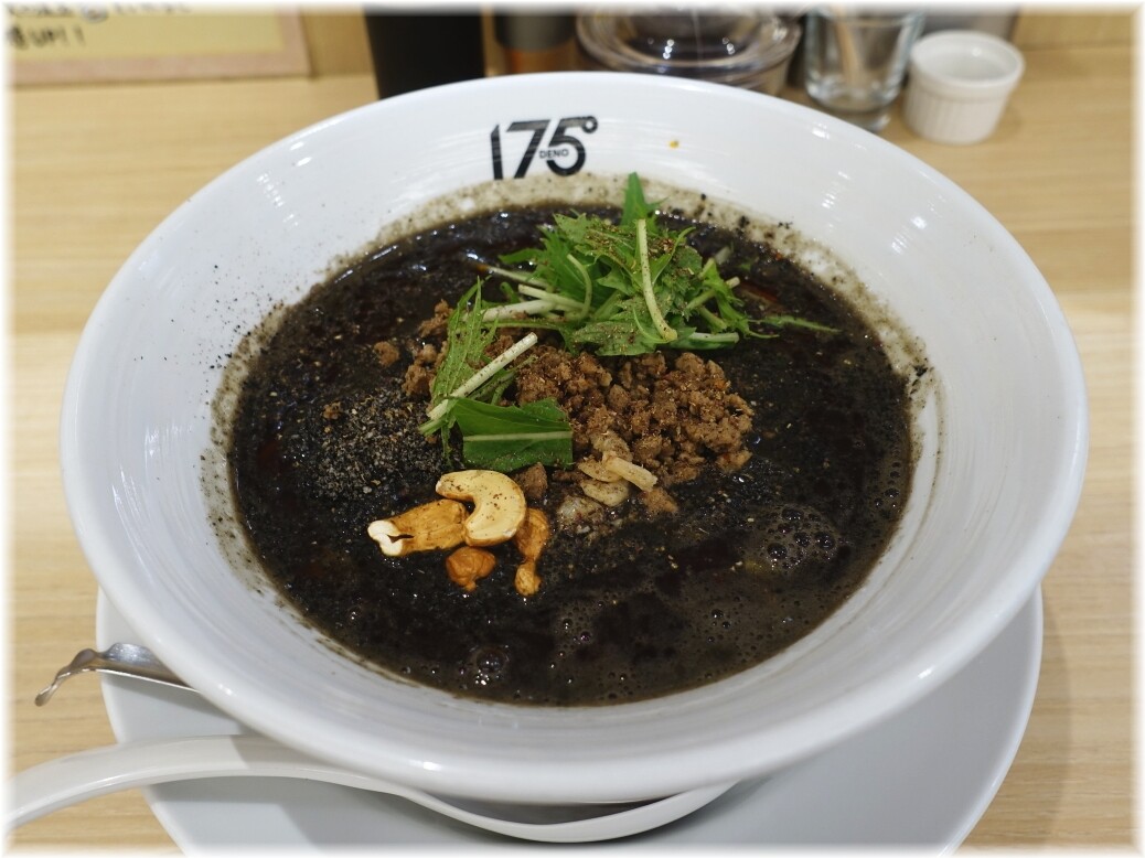 175°DENO担担麺TOKYO 汁あり黒胡麻担担麺