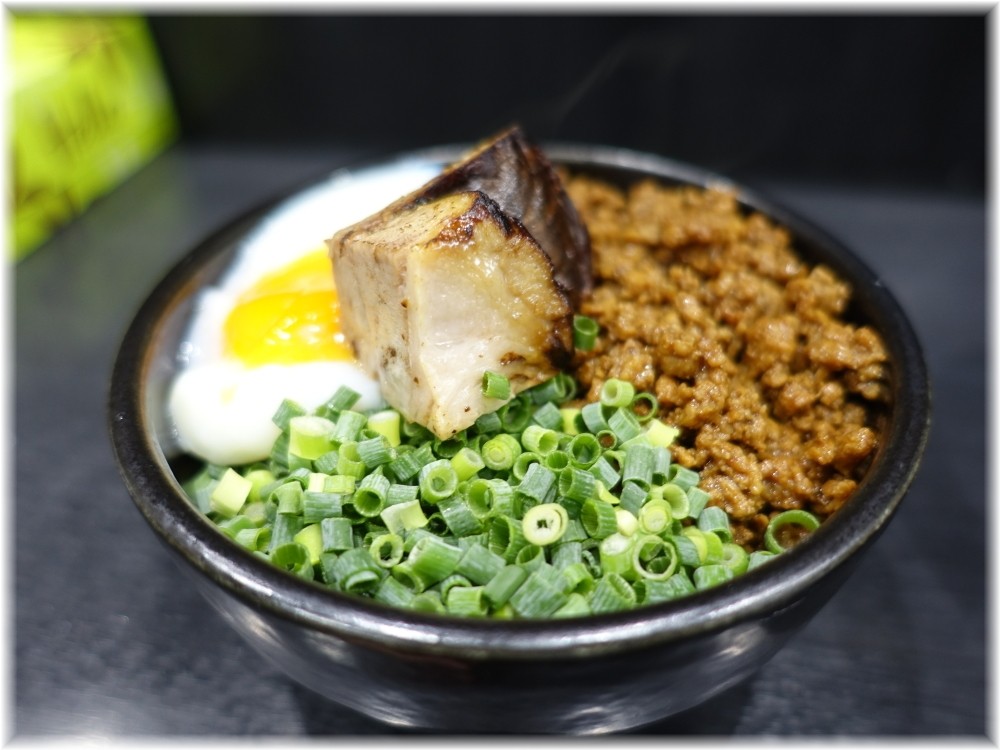 麺処若武者 草加分店 名物岳温泉卵丼
