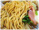 13湯麺BLACK 黒味噌ラーメンの麺