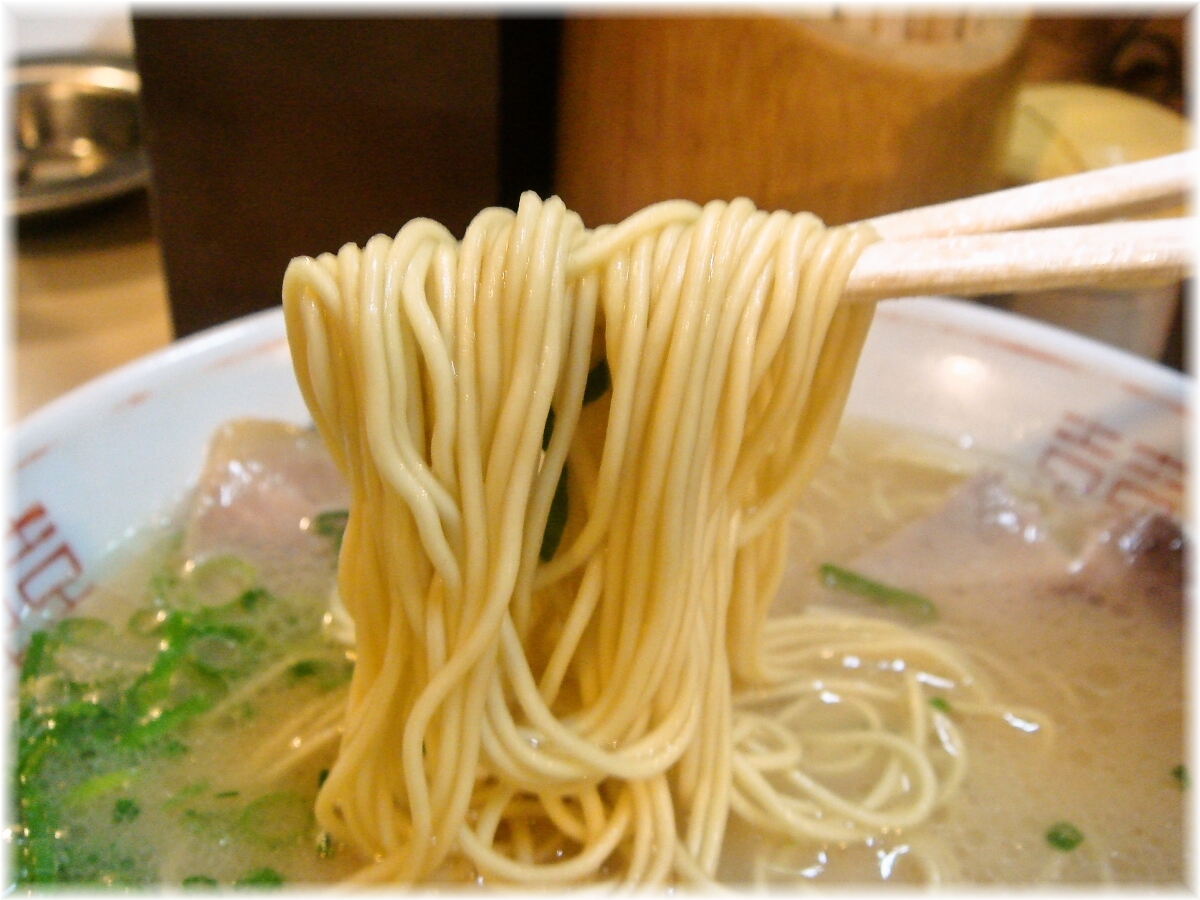 長浜屋台ロングビーチ ラーメンの麺