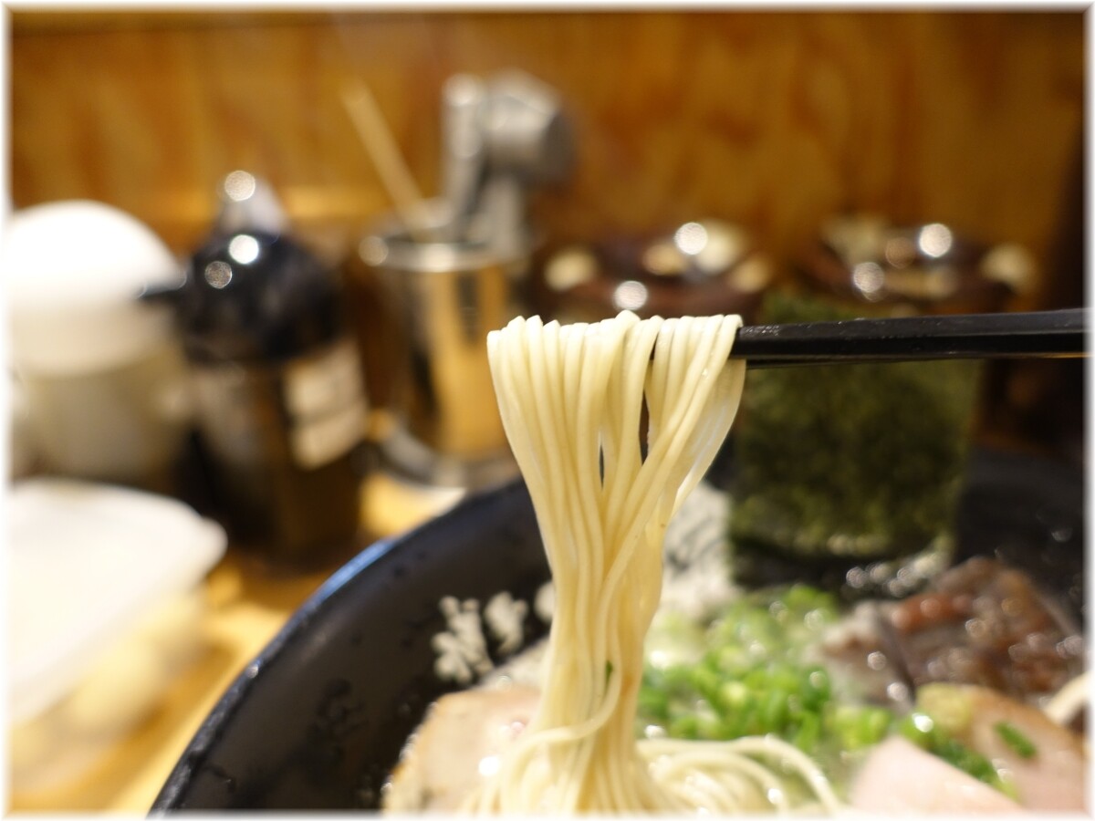 博多一瑞亭三田店10 味玉ラーメンの麺