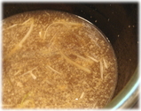 まとい 正油ラーメン(こってり)のスープ