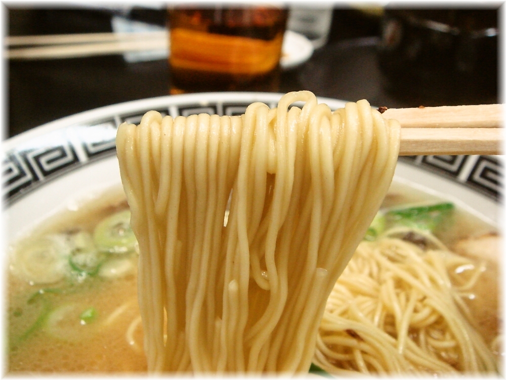 赤のれん&とん吉 とん吉ラーメンの麺