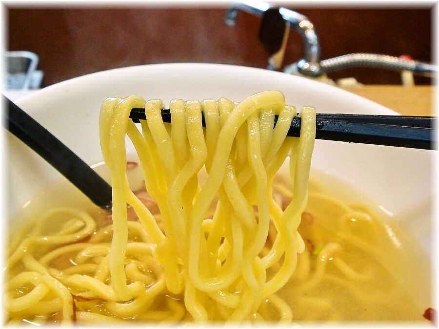 大文字 釜あげ辛みそつけ麺の麺